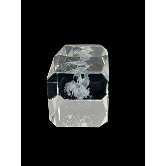 3D Laser Etched Crystal Cube 2 Roosters And Chick Decorative Paperweight 3"x2" - Picture 3 of 9